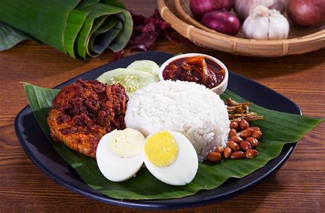  Nasi Lemak: Baharatlı Hindistan Cevizi Sütüyle Buluştuğu En Lezzetli Noktada