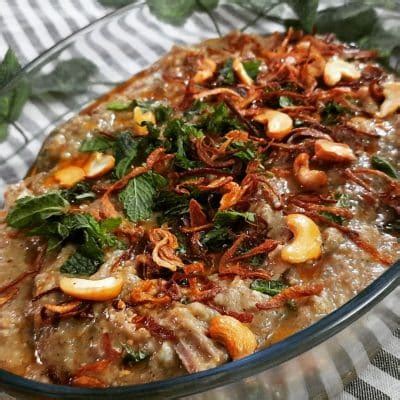  Hyderabadi Haleem – Kremsi Bir Lezzet Yolculuğu ve Acılı Baharatların Dansı!